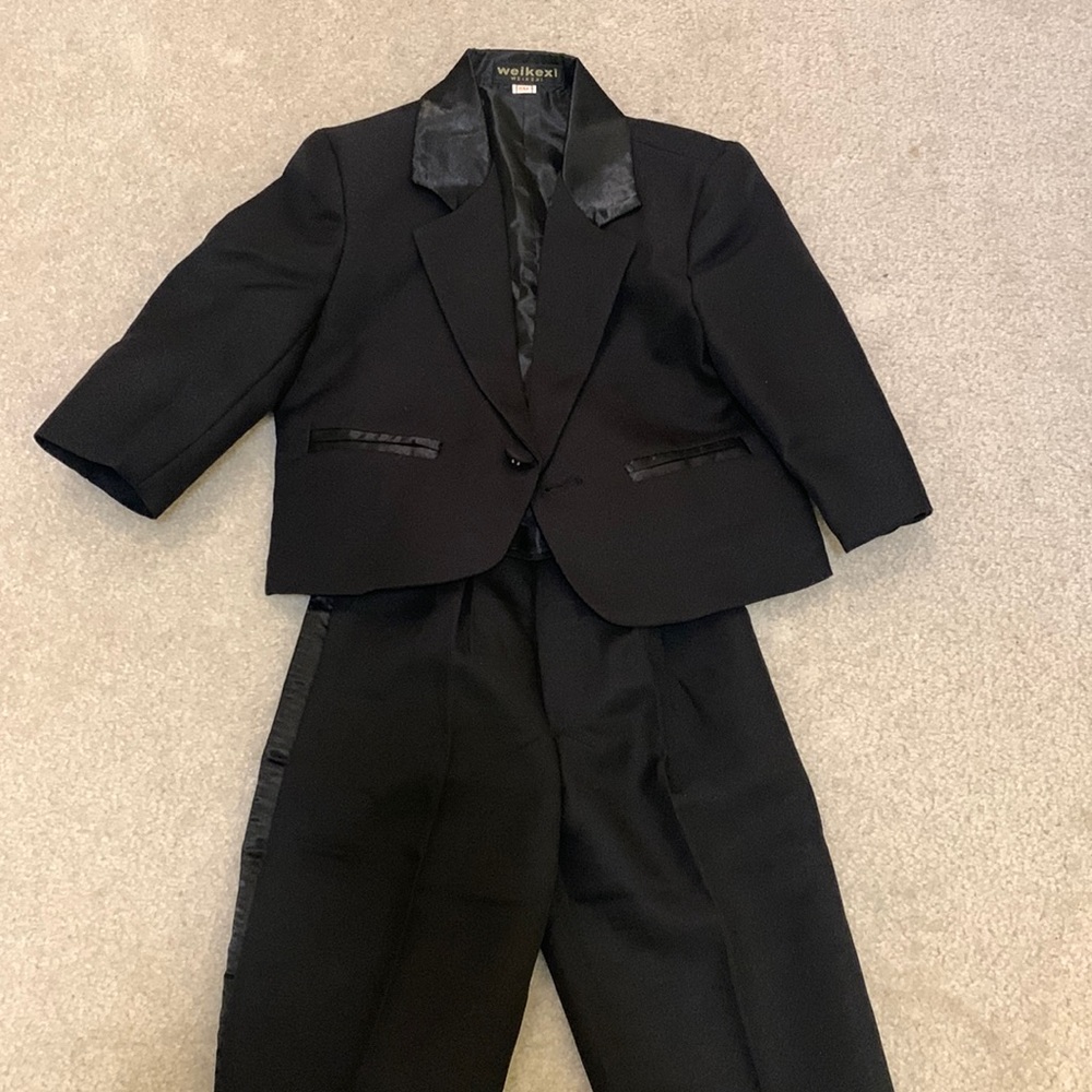 Weikexi black tuxedo size 6months